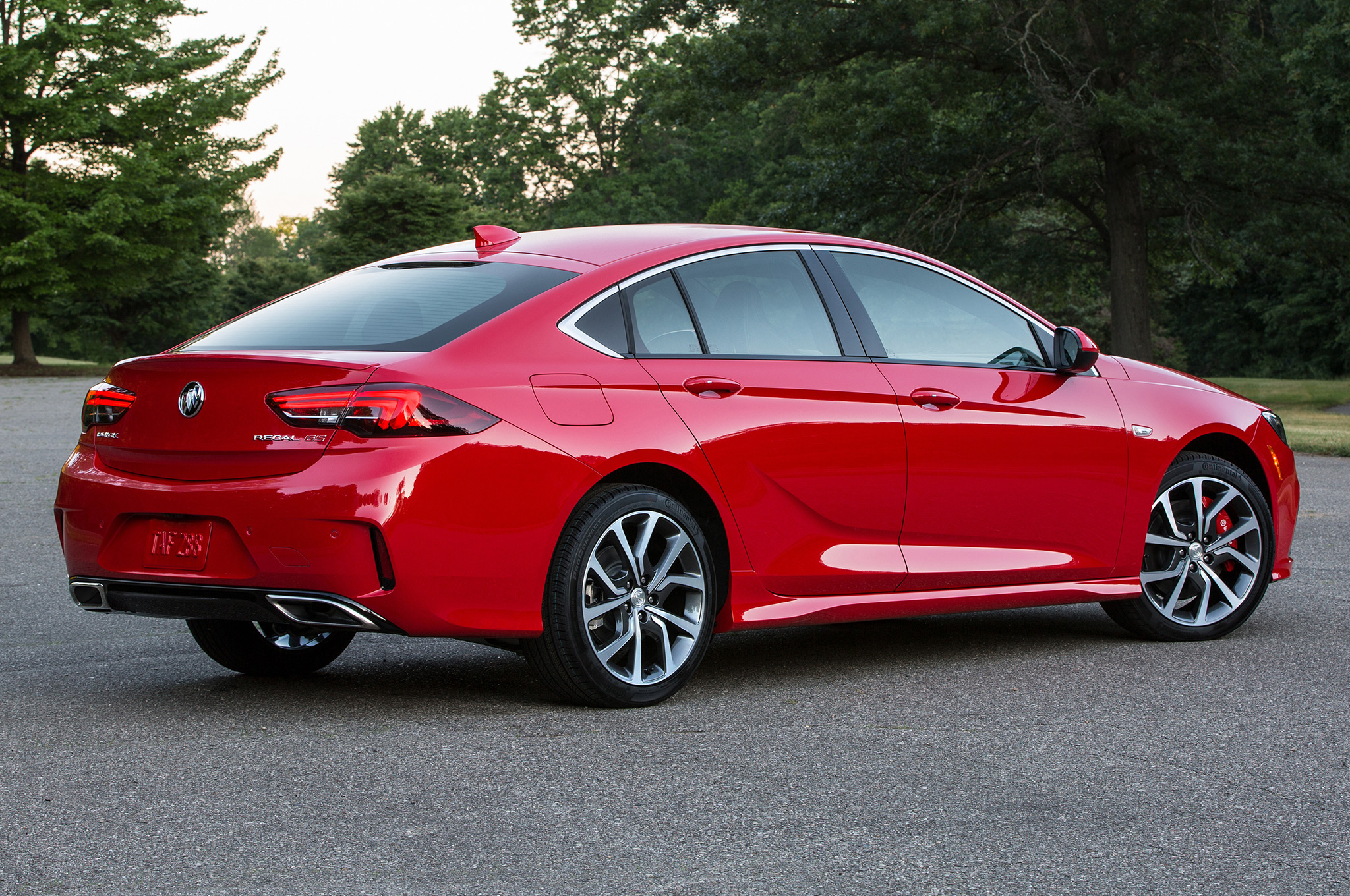2018-Buick-Regal-GS-rear-side-view-parked.jpg