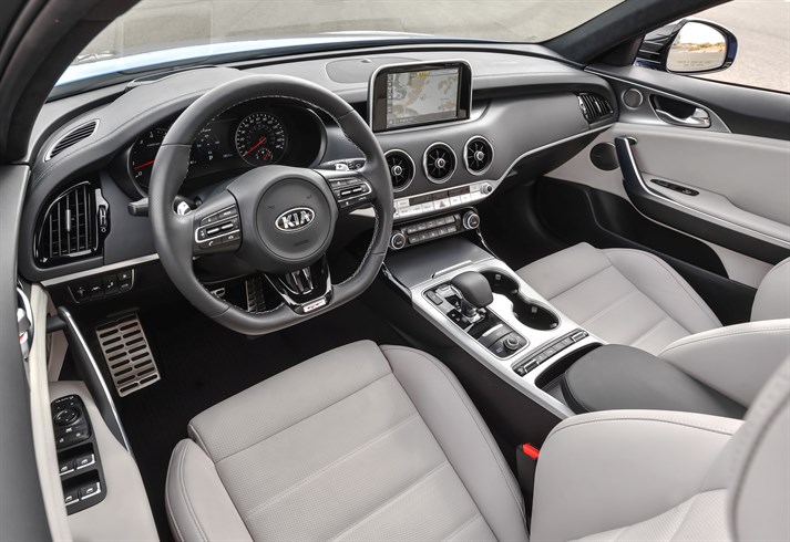 2018-kia-stinger_100626875_l.jpg