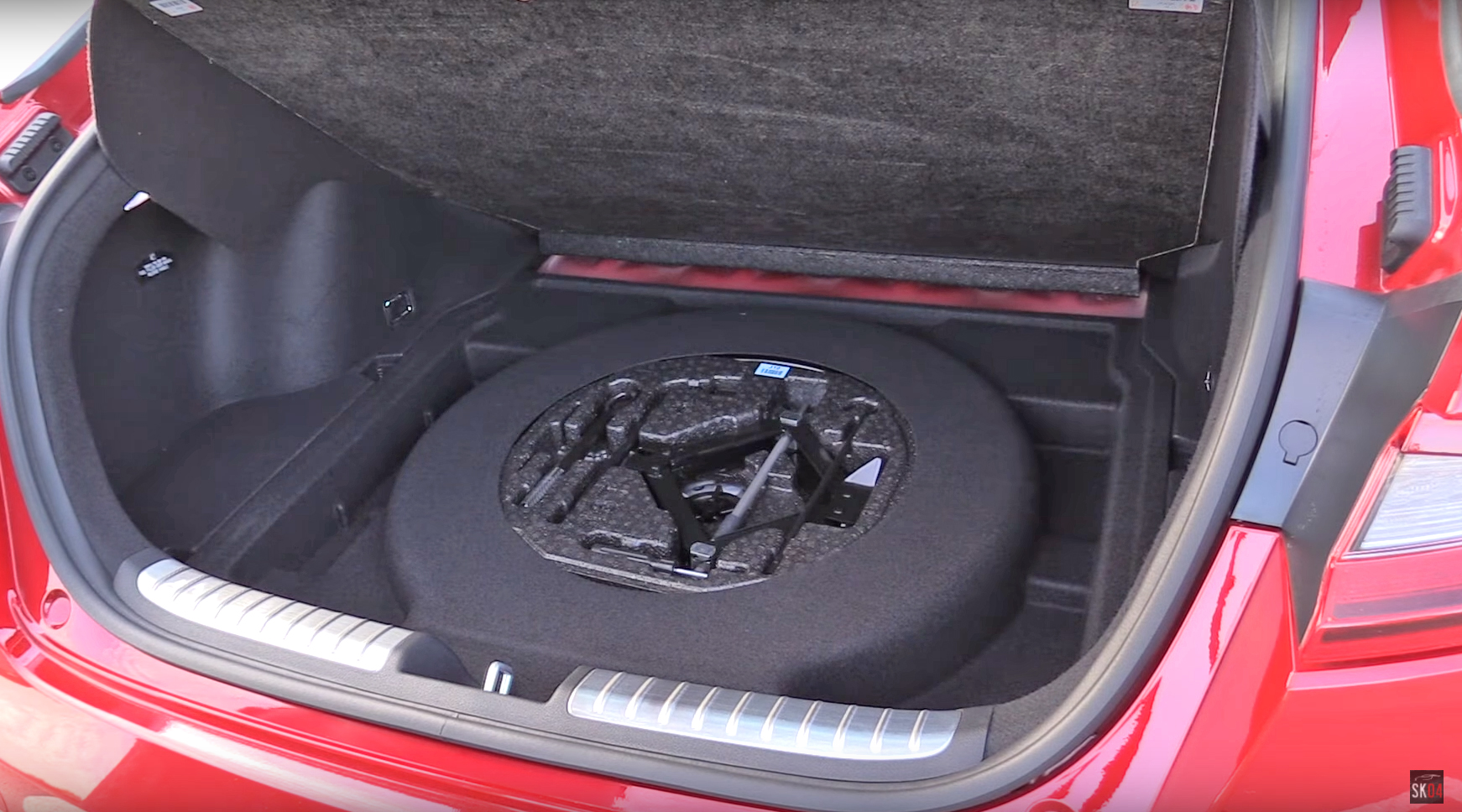 kia_stinger_spare_tire.jpg